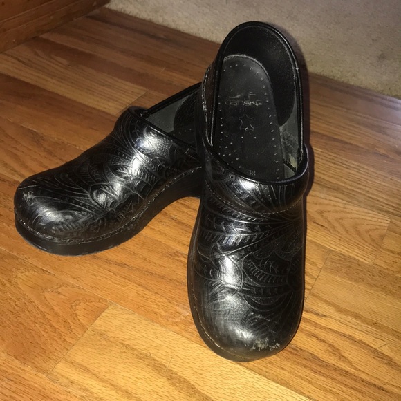 Dansko Black/Patterned - nursing clogs - Picture 1 of 4